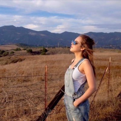 rplizg's profile picture. i need dress i need shoes i need a hero.