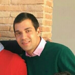 Maestro de Educación Primaria,Mención E.F, del Real Madrid, fan de esos buenos ratos con los amigos y la familia.Máster en Actividad Física y Deporte. Opositor.