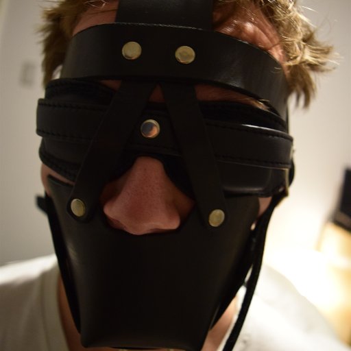 Hi everyone, I am a switch and exploring both side of kinky world so if you are wondering dom/sub all welcome. Don't be shy to talk to me Recon: Bondageboyfeet