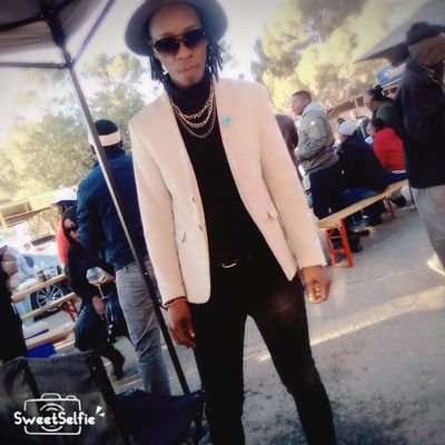 love God😇, life, good food🍴🍖🍲🍜, fashion👕👖👞⌚🎒, architect to be, aspiring dancer, spontaneous and oh yes, entertainment🎬🎥 industry watch out am coming