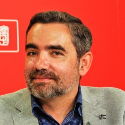 Padre de Asier y Aitor, abogado de UGT, Diputado en el Parlamento de La Rioja, del Barça y socialista. Alcalde de Ventosa.
