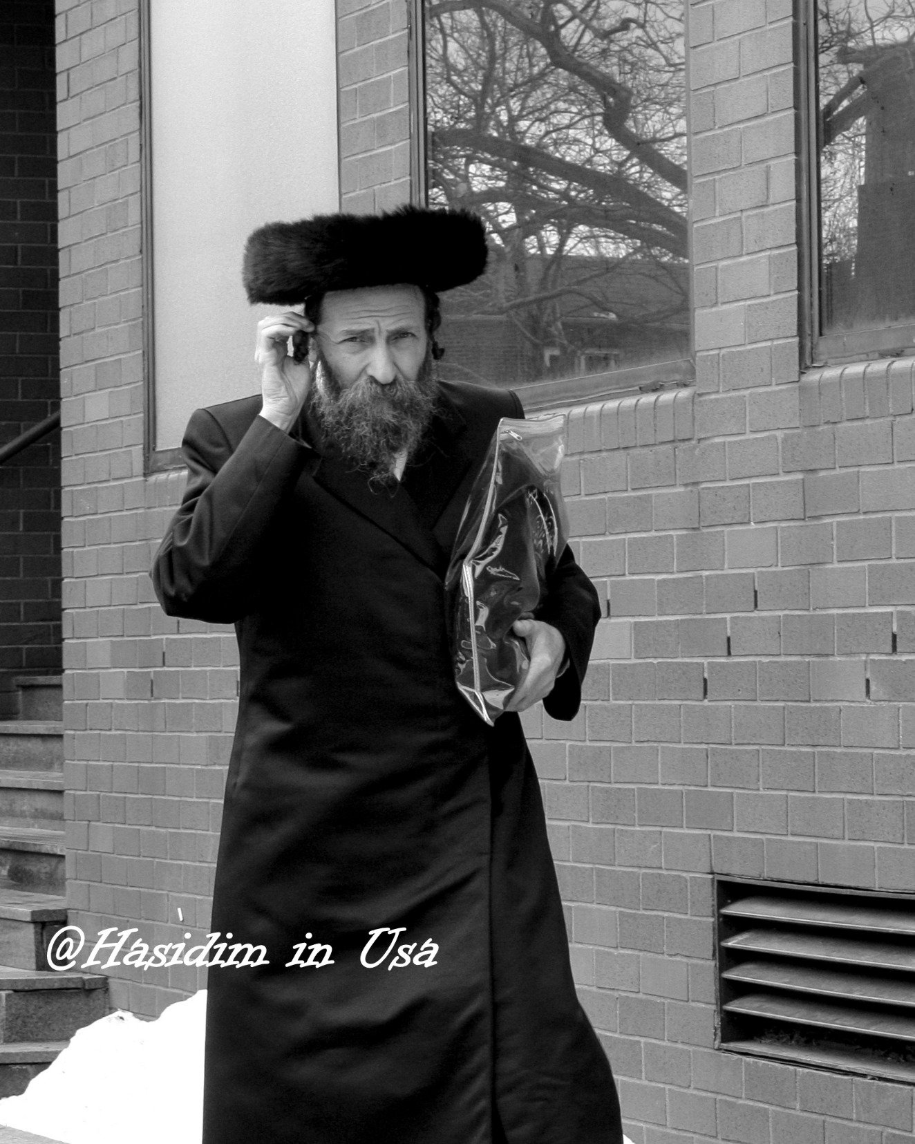 Abe kugielsky
Artist street photographer 📷
Documenting Jewish Hasidic
life & culture in USA🇺🇸
Images are copyright © Hasidim in USA