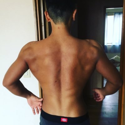 りょーま 外国の高校生と日本の高校の違いって言うけど普通に努力の差じゃね 日本人でもかっこいい体になれるんだからしていかないと 日本人は筋トレの人口が少なすぎ T Co Q9wgctcsgf