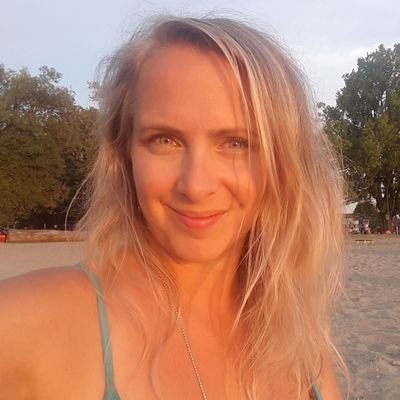 Author, advocate of self-acceptance, mental health, wellness & authenticity, artist, visionary, intuituve, healer, lightworker.
ME/CFS, Fibro warrior.