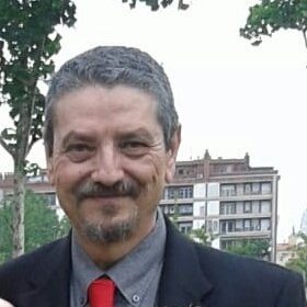 Si alguna vez me preguntaste duda de lo que te respondí, porqué las respuestas cambian a cada instante.
Escritor novel