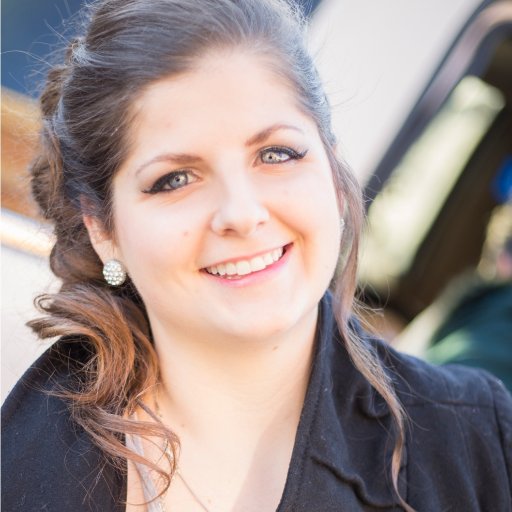 MlleJus's profile picture. Enseignante créative, 🎨 curieuse, 🔍 passionnée, 💚 bilingue et franco-fière! •  B.Éd P/M 2018 • B.A. en psychologie et lettres fr. 2016