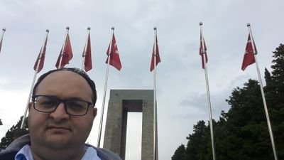 Eğitim programları meraklısı, eğitim gönüllüsü, yeniliklere açık ve arayış içinde olan bir öğretmen...
