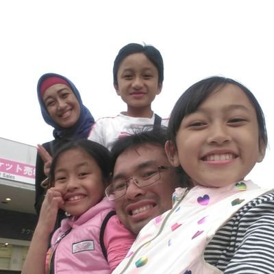 Dokter; PNS Kota Bandung; Suami @putritessa; Ortu dari 3 anak hebat, love u all :)