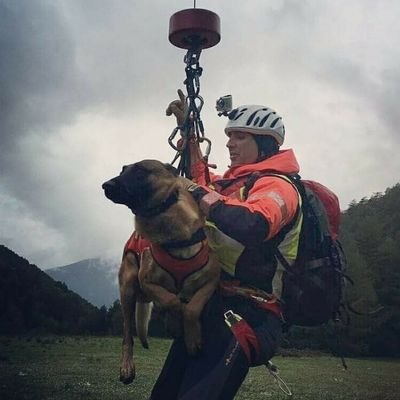 Persigo la felicidad y la montaña responde a mi búsqueda, además trabajando en lo q m apasiona nunca más he tenido q volver a trabajar❄🐕🚒🚁 Benasque↔Sevilla🐎