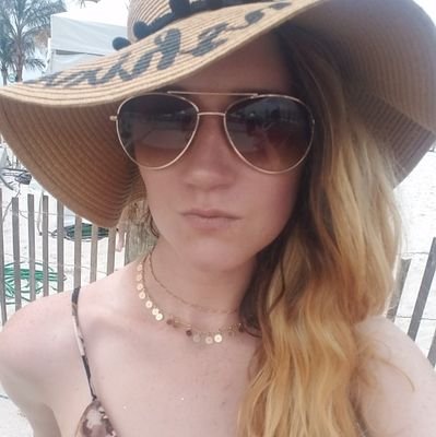 whatRcolors's profile picture. As long as you're learning you're not failing -Bob Ross