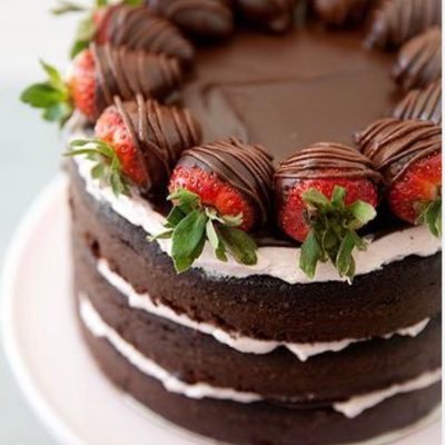 yafavoritebaker 🚨 pastry chef DM for custom order cakes ‼️