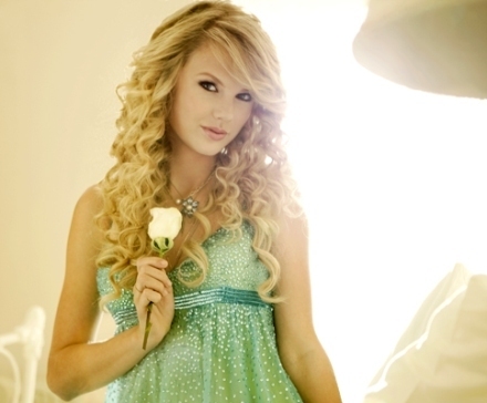 If You Are A Taylor Swift Fan Follow Me Now!!!!!!♥ And Thanks For Following!!!♥