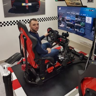 Me gusta el deporte,la vida sana,la velocidad.piloto virtual por hobby.
App Desing, e-commerce.