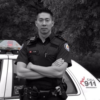 Staff Sergeant @ Toronto Police Service. This account is not monitored 24/7 Emergency call 911 / Non-Emergency 416-808-2222