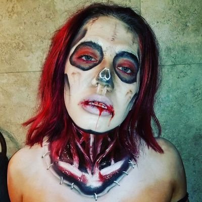 kaylaarneson32's profile picture. Halloween queen•Paul Mitchell The School Lincoln '18•