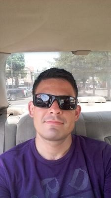 Hijo, novio, estudiante, y ahora tuitero.