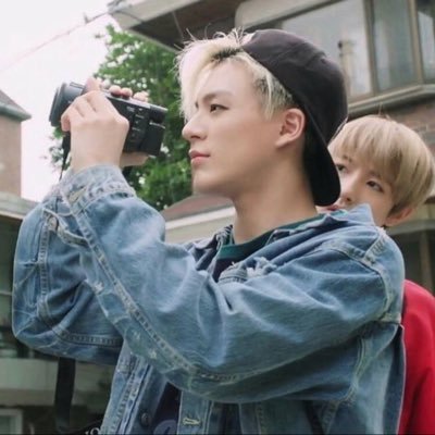 free follow from @YERlSDREAM ! don’t follow here , if u would like u can follow there but u don’t have to uwu 💗