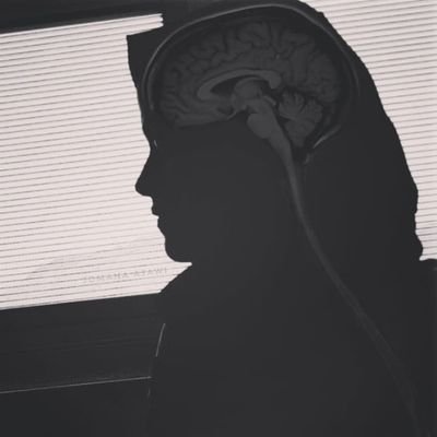 وفي قولٍ آخر (عصبُونه) 🧠🔪، البورد السعودي لجراحة المخ والأعصاب ، خريجة جامعة أم القرى، شغوفة بالعلم والطب 📚💉،