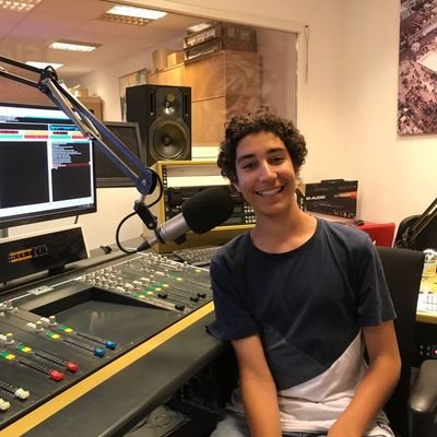 Radio-dj @3fm: Zaterdag en Zondag 04-07u en Maandag 04-06u 🔸 Producer, Regisseur en Redacteur voor radio en tv 🔸 Drummer