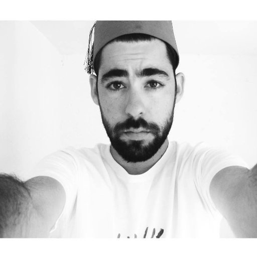 Je parle ciné, golri et pop culture. Amateur de root beer, de ramen 🍥 et de road trips. Beau comme un enfant, 💪 comme un homme. Co-animateur de @MaskTwitto