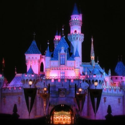 gizcreations's profile picture. Disney and chocolate fanatic !