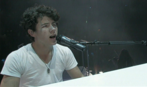 JonasAddictions followed 3/20/10  James Maslow replied on 4-3-10 and Allstar Weekend followed 4-10-10♥