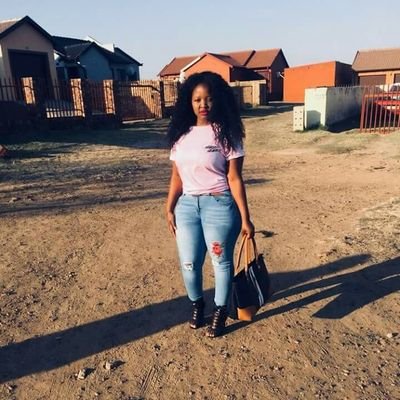 Thick Booty alert❗❗❗💢💢Humble Girl 😋😊😍😌One of the few female producers x Singer.