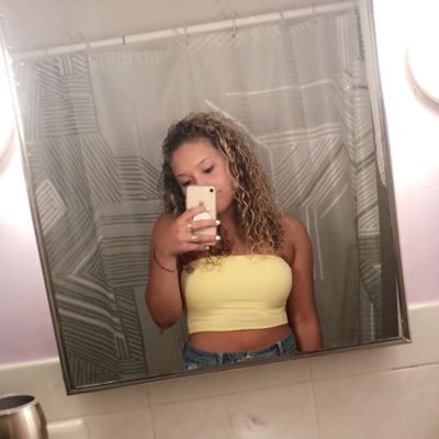 chenysse_13's profile picture. 💛💜