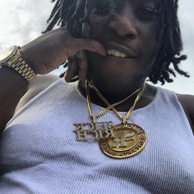 LONG MONEY ENT RECORDING ARTIST...FOR FEATURES OR BOOKING EMAIL:YUNGSTIZZ716@GMAIL.COM