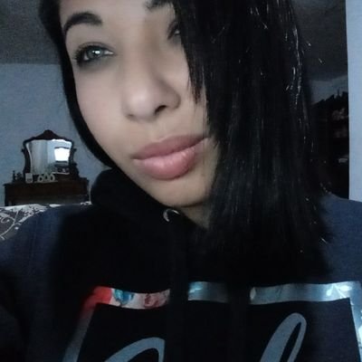 Juliaaa150696's profile picture. eu troco a estrela por um beijo seu, troco aquela lua pelo seu olhar....
