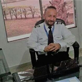 Piloto-especialista en seguridad aerea.