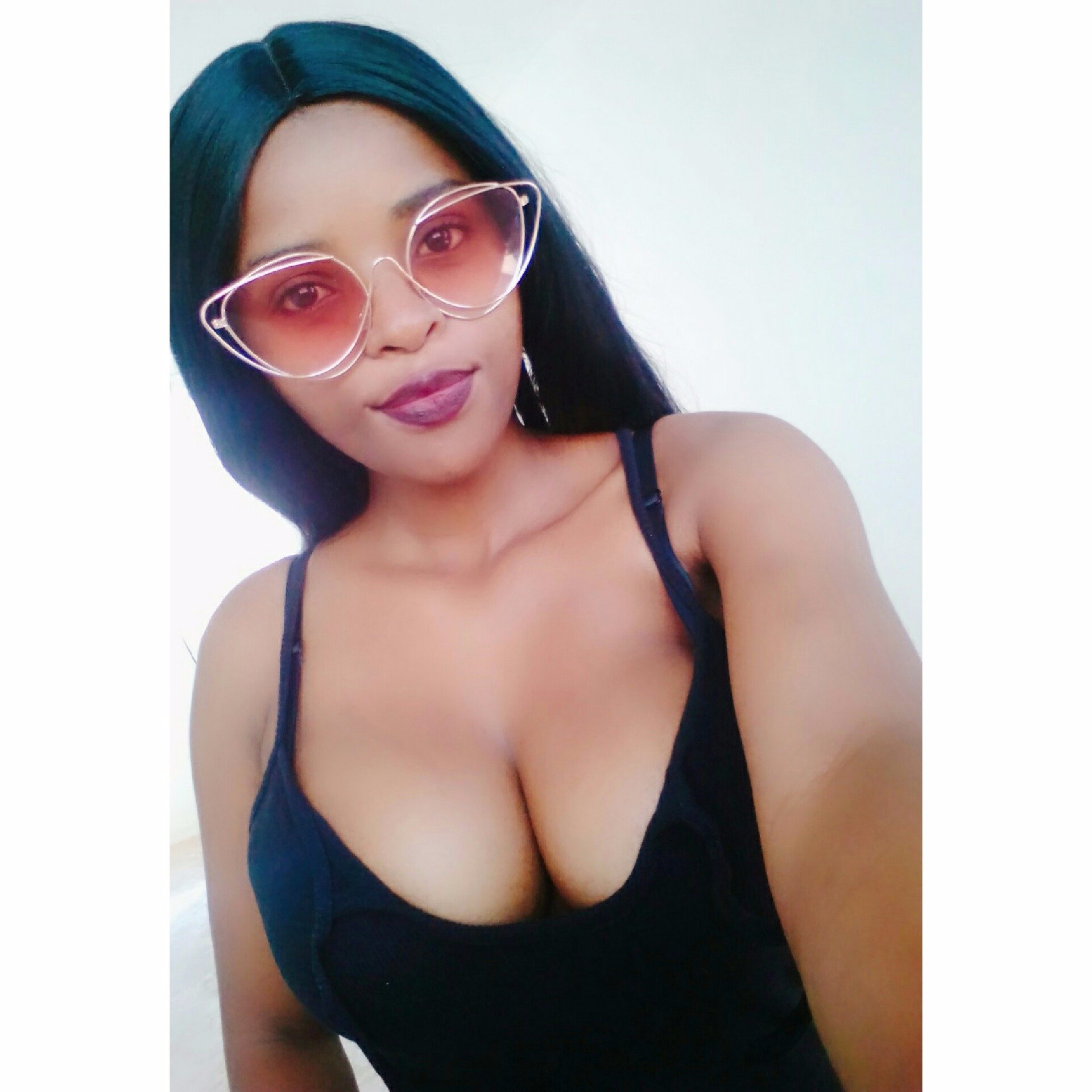 OmhleMalisa's profile picture. God first🙏||🎓||February born😍