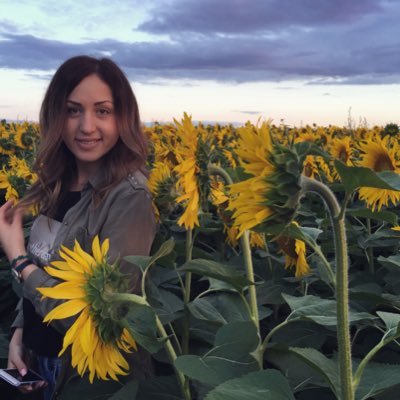 mala_na_colove's profile picture. usually overdressed and almost overeducated 🪄💭