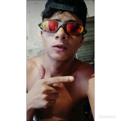 sou problemático e um pouco ciumento // wpp: 13996265554//Leonino ♌ // 18 anos // Santista De corpo e alma ❤