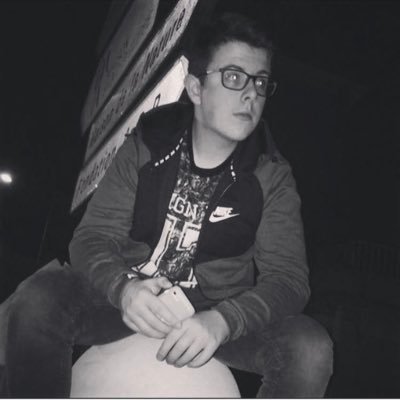 Salut je suis un jeune youtubeur cs go en parti j'ai deja une vidéo a mon actif un funtage merci ! #csgo