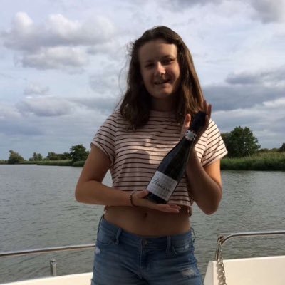 izzybelbin's profile picture. 