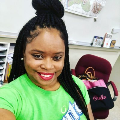 Google__Queen's profile picture. Mom of 3 amazing young adults❤️Enhancing education 📚🍎Mentor to many🦋2017-2018 Teacher of the Year🍎🏆LifeChanger