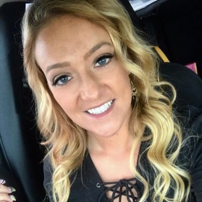 UC Alumni, Business Owner, Tanning Addict, Doberman Mommy #blessed