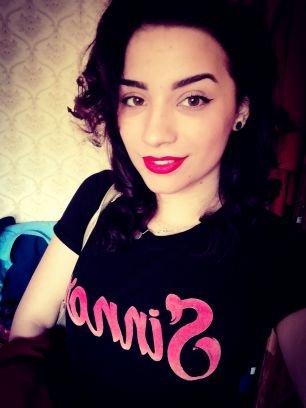 LoredanaChiva's profile picture. 