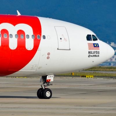 ジャンボとトリポーセブンをアイス 中の人はヒミツ☺︎☺︎☺︎関空ベースの飛行機垢を持った学生。 （絶対わかる） 爆笑 中の人がわかってもナイショ🤫にしといてあげてくだぁさい☺︎☺︎ デリケートなので😶