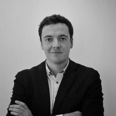 MKreg's profile picture. Random guy doing random stuff saying random shit but with a lot of self-mockery.
Bises au 🐈