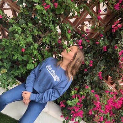 Hii I’m Rebecca 🖤good girls are bad girls that haven’t been caught🖤part Nicaragua 🇳🇮 part American 🇺🇸 part Mexican 🇲🇽love rap and I love guitar+piano