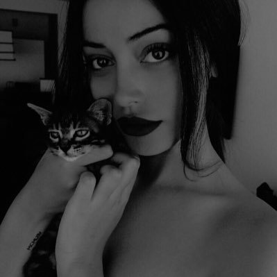 ❛德蒙特. Ella no es perfecta tú tampoco lo eres, y ninguno de los dos probablemente lo seréis. Pero si ella puede hacerte reír al menos una vez;