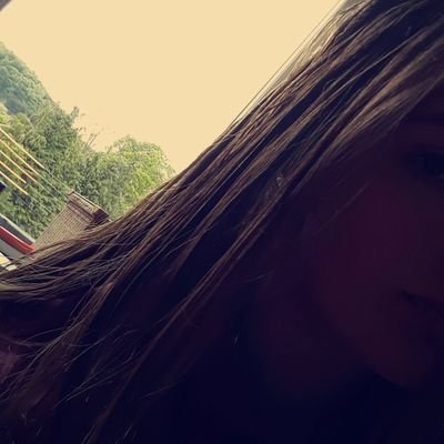 Elz80874685's profile picture. I sing 😊