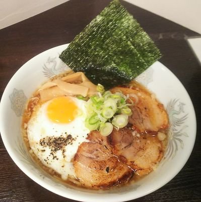 ランチ有り
営業時間 11:00～翌日朝5:00
らーめん 600円～
名物元祖ご当地らーめん
柳ヶ瀬らーめん 850円