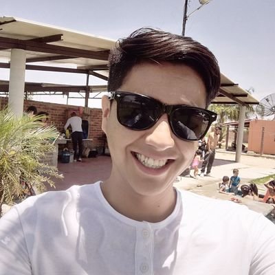 amante de las fiestas y la moda
estudiante de ingeniería en sistemas