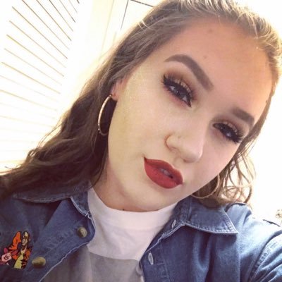 mary_trudatmua's profile picture. Just a girl having fun with her makeup brushes 💄