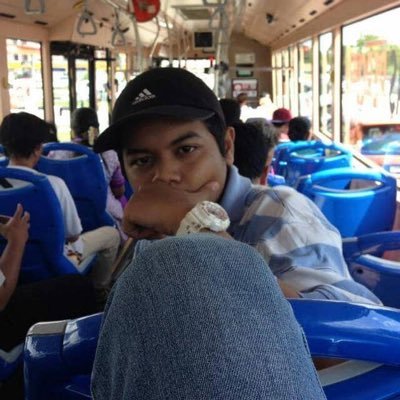 rhmifzdli's profile picture. raver