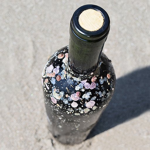 西伊豆の美しい海の底。 海底熟成ワイン「VOYAGE(ヴォヤージ)」は、紫外線の当たらない約15メートルの海底に沈め、半年間熟成させています。 

■Instagram→https://t.co/MVx2WJGx9O