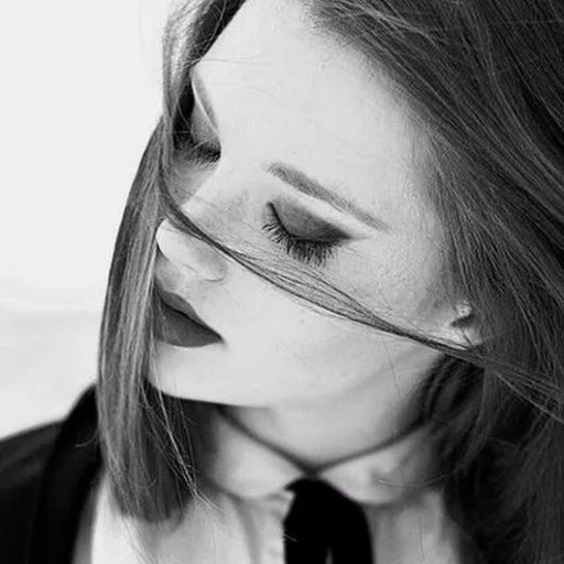 12micha1's profile picture. نعّم نتألمَ لكِنْ نحتَرفَ الصَمْتّ ..♡"